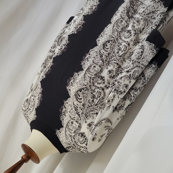 Black and White Paisley Print Shift Dress - Picture 3 of 12
